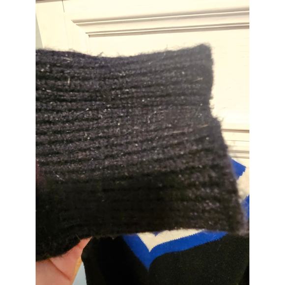 Vintage Blue & Black V-Neck Sweater
Size - 36 - Picture 4 of 7